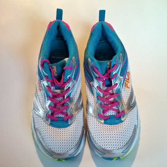 Fila Women's 10 Athletic Shoe EUC - Picture 1 of 7